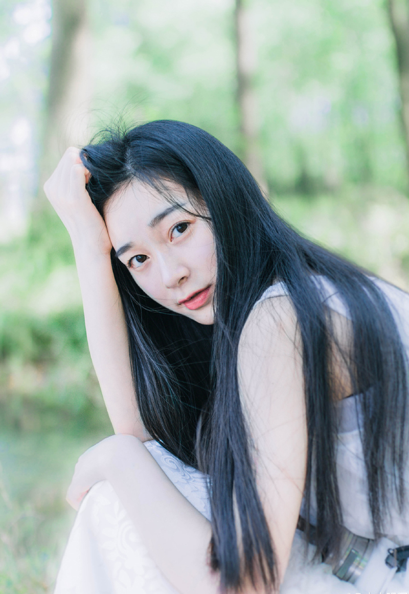 因为不配，忽然自卑，说声失陪。